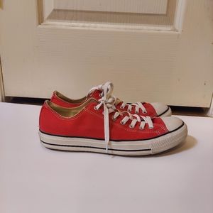 Sneakers brand  Converse size 9 men  women 11 color  red and white